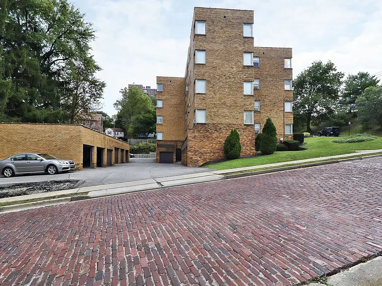 20 Shady Dr W — Photo 2
