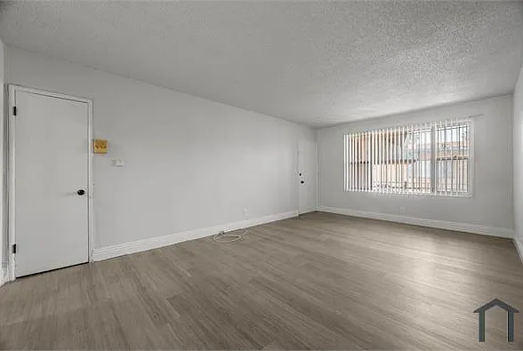 3907 Roxanne Ave #8 — Photo 9