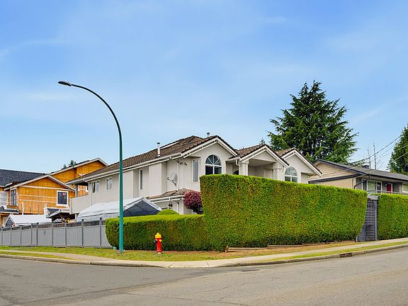4th image of 306 Marmont St
