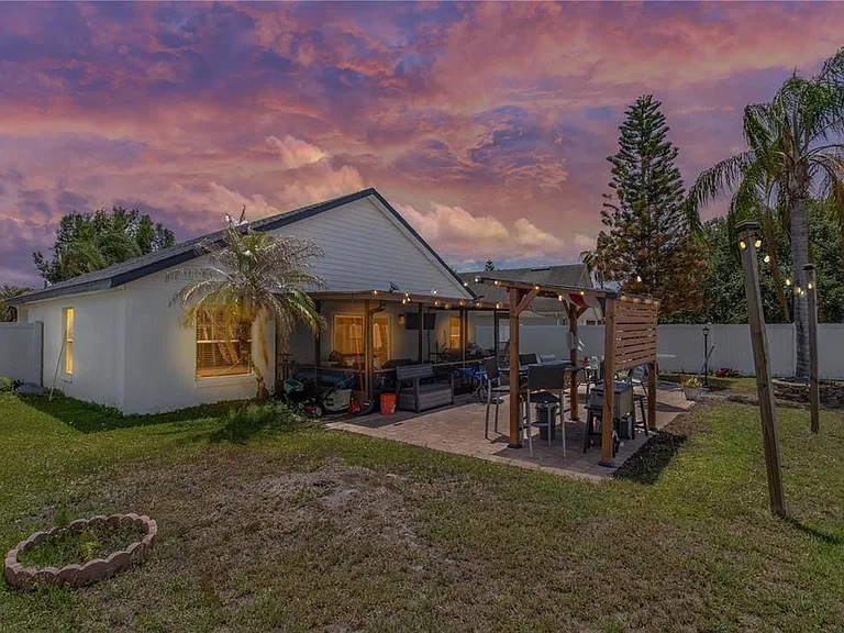 8318 Fort Clinch Ave — Photo 10