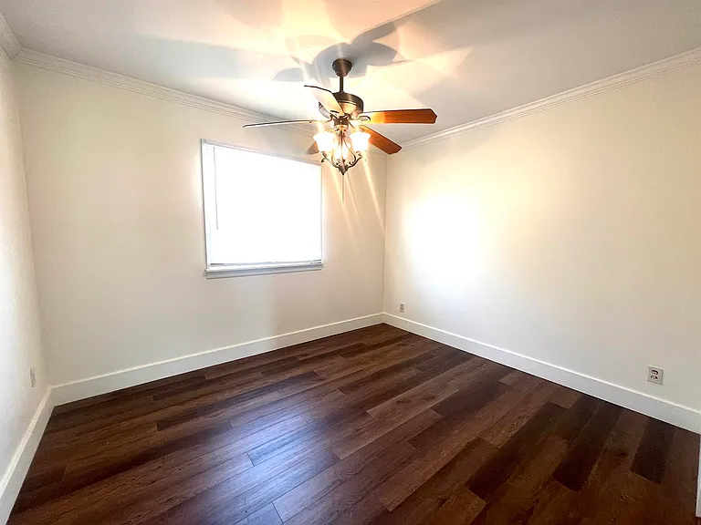 3300 W Hawthorne Ct — Photo 5