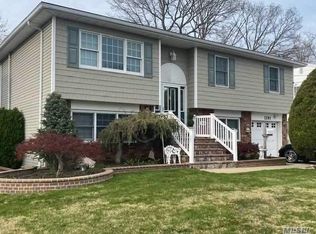 1293 America Ave, West Babylon, NY 11704