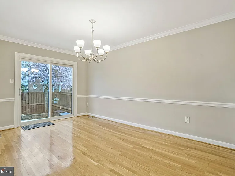 6366 Brampton Ct — Photo 10