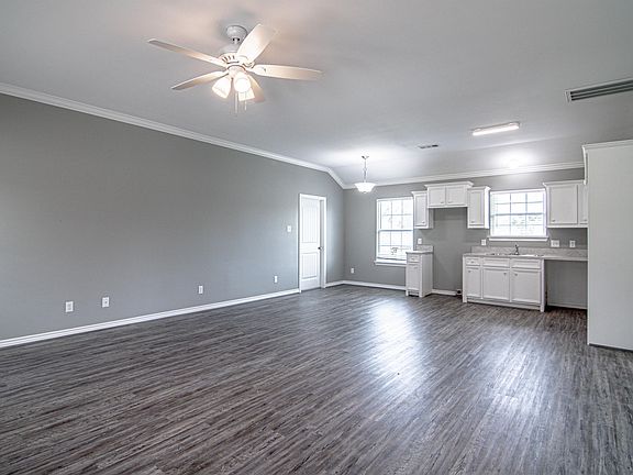5th image of 100 Shorewood Dr