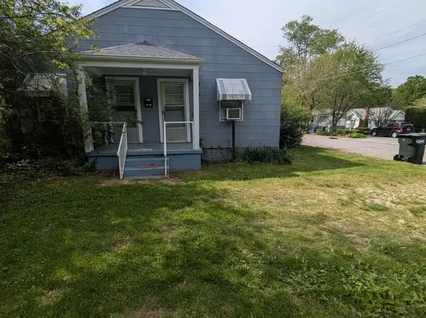 962 7th St NE, Hickory, NC 28601