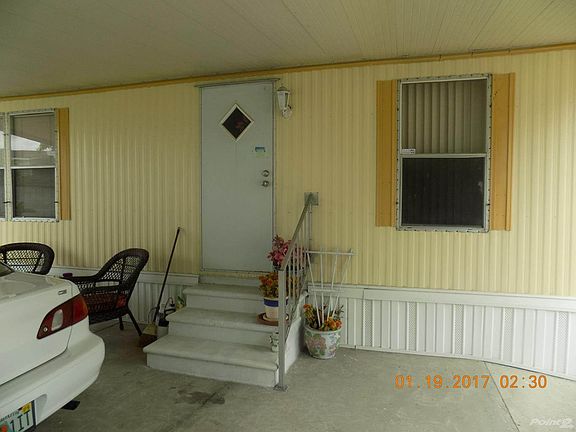 2nd image of 9834 Elm Way