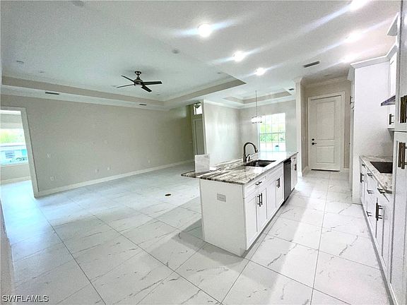 5th image of 501 E 5th St