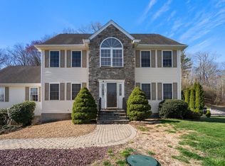 3 Jasmine Dr, Oxford, MA 01540