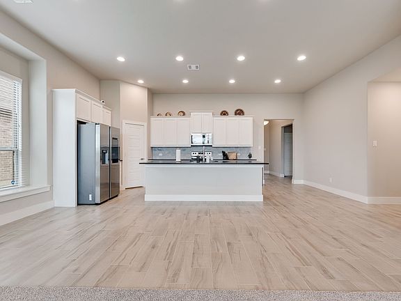 4th image of 5016 De Berry Ln