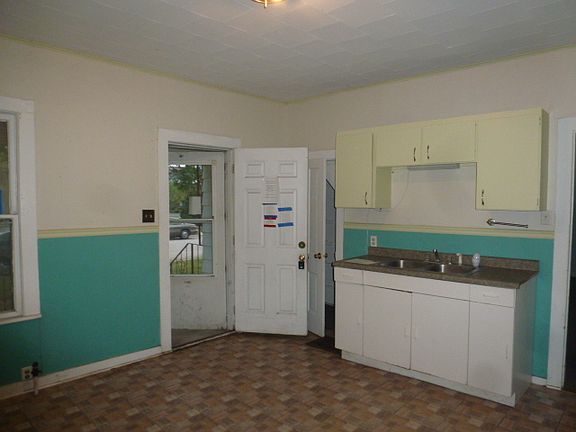 2nd image of 410 Campbell St