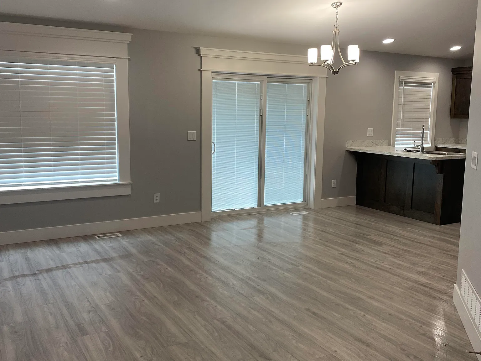 3 bed, 2750 sqft, $2,250 — Photo 4