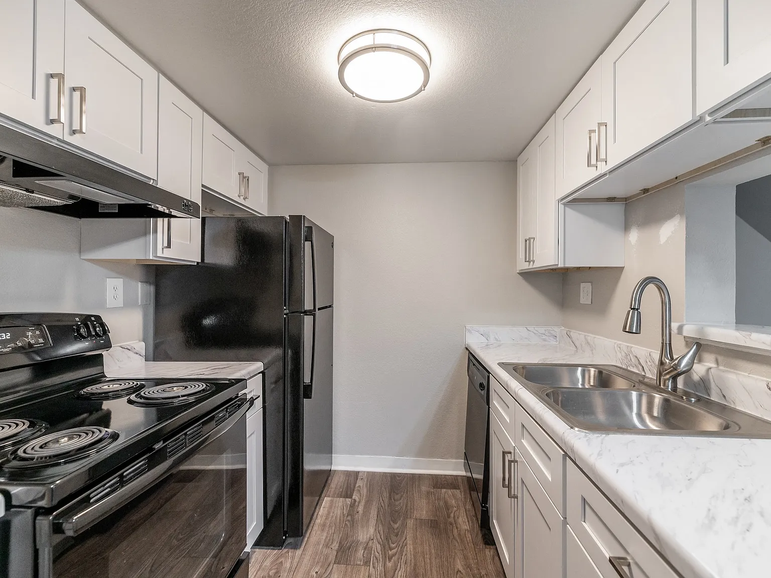 Grove at Stonebrook Apartments and Townhomes — Photo 1
