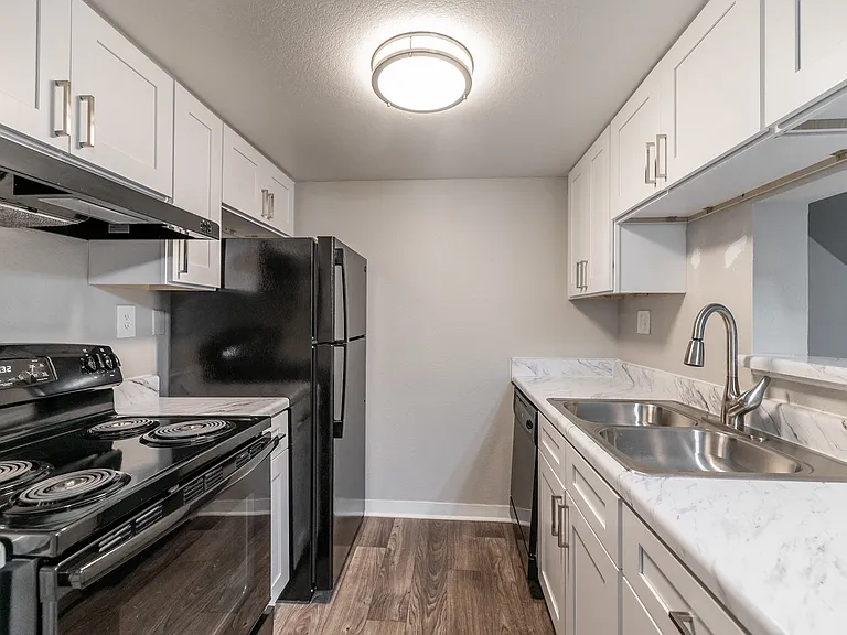 Grove at Stonebrook Apartments and Townhomes — Photo 1