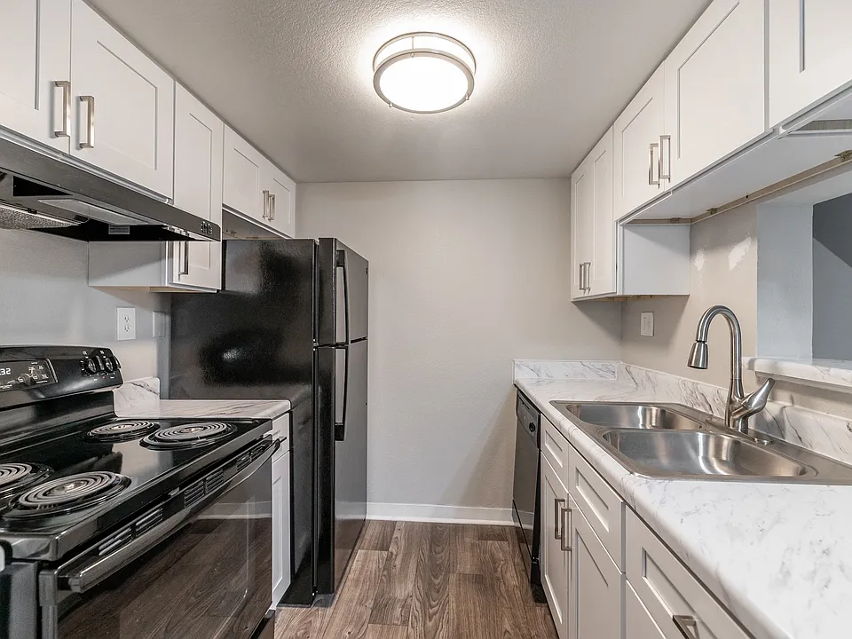 Grove at Stonebrook Apartments and Townhomes