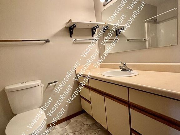 5th image of 425 S Thompson Ave APT 3