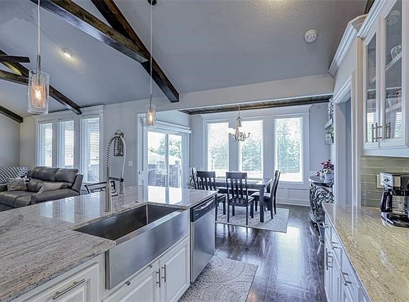5th image of 1401 NW Burr Oak Ct