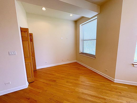 4th image of 1139 E Hyde Park Blvd APT 3