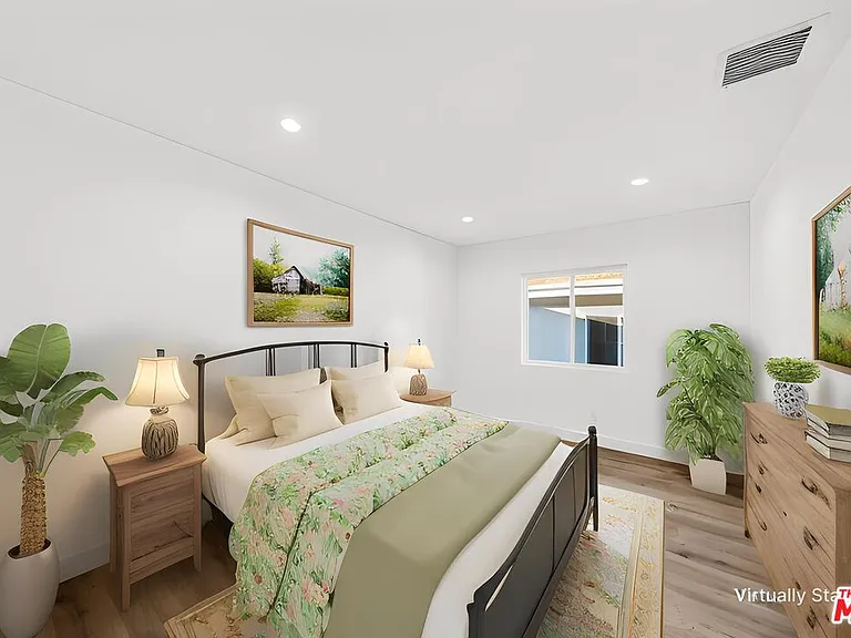 17623 Burbank Blvd — Photo 22