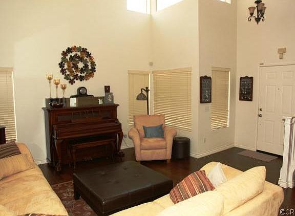 5th image of 14240 Plumas Ct
