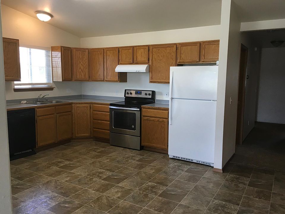 Huge kitchen with tons of cabinets