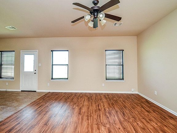 5th image of 5703 Round Robin Dr