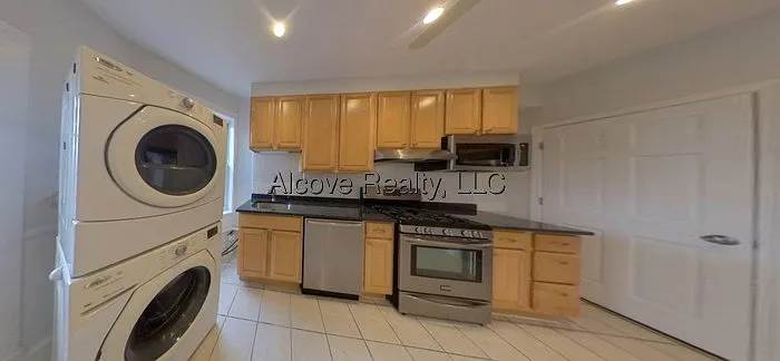 3 bed, 1.0 bath, 891 sqft, $3,650 — Photo 3
