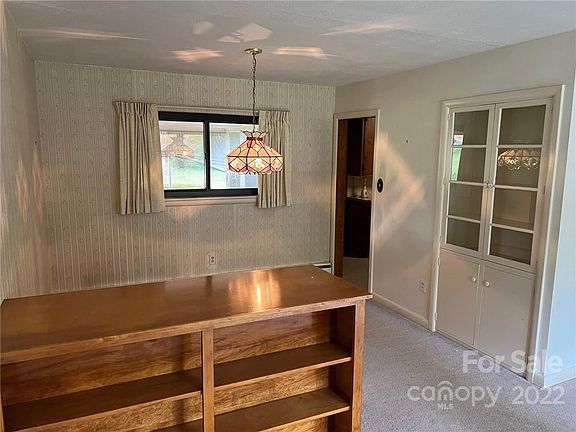 5th image of 211 N Milford Dr