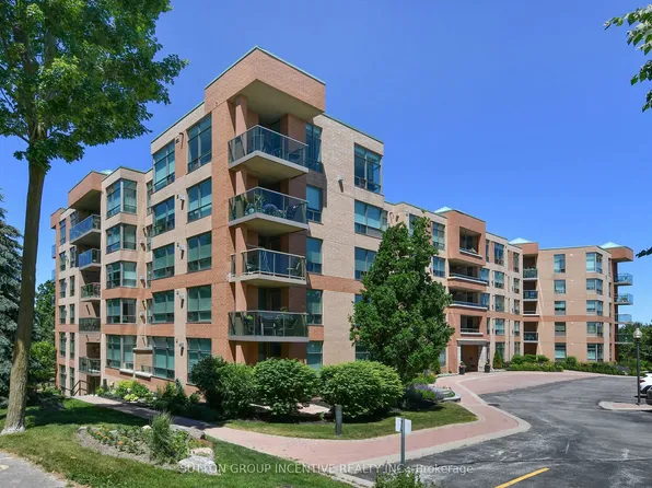 4 Briar Hill Hts W #308, New Tecumseth, ON L9R 1Z7