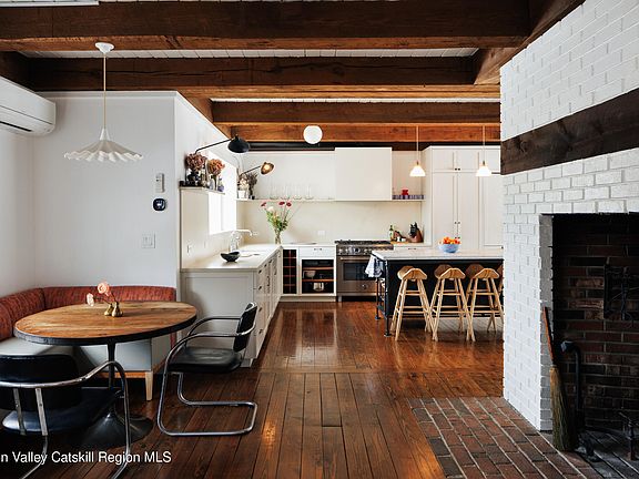 5th image of 286 Blue Hill Road