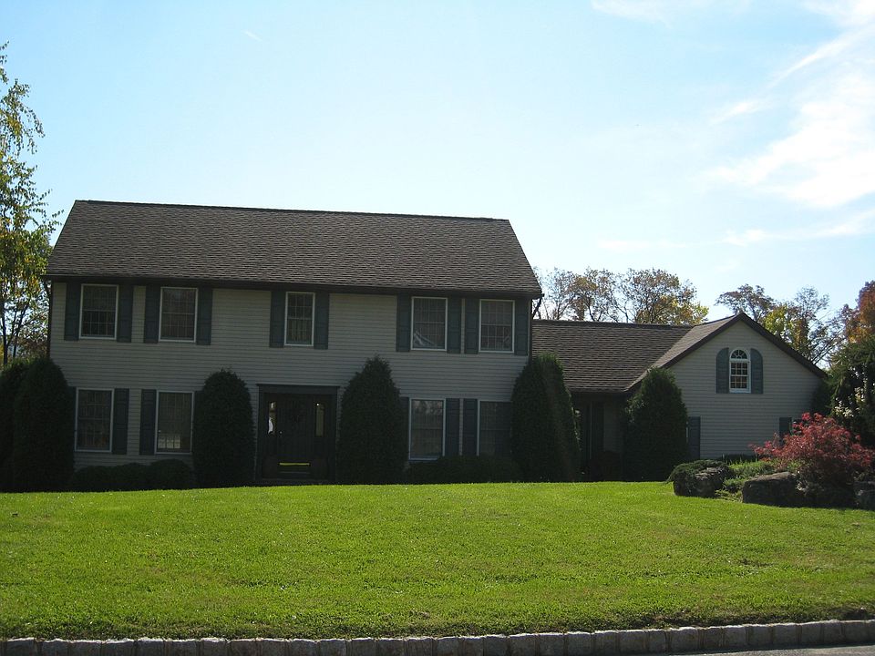 1st image of 25 W Gate Dr
