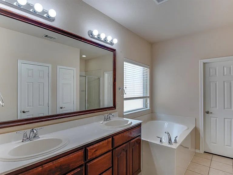 6677 Friendsway Dr — Photo 12