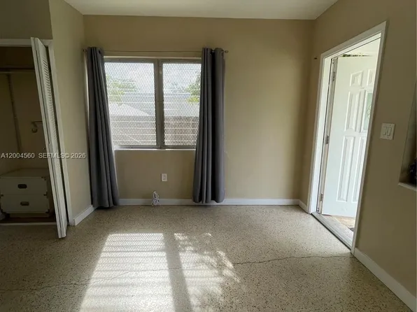 940 SW 10th St #4, Miami, FL 33130