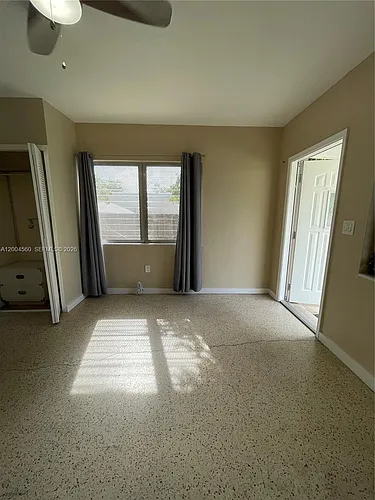 940 SW 10th St #4 Photo 1