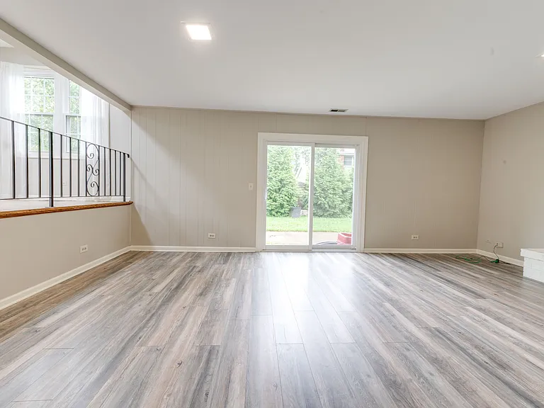 5S735 Park Meadow Dr — Photo 8