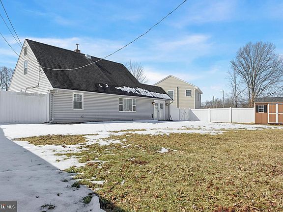 4th image of 131 Ivy Hill Rd