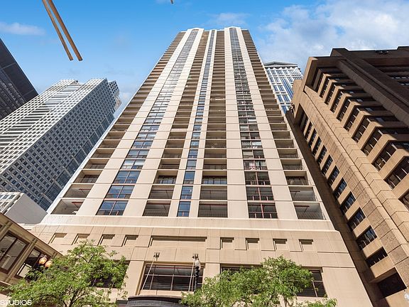 3rd image of 200 N Dearborn St Unit 1106