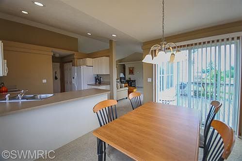 4th image of 2871 Sunrise Ave