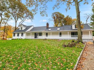 32 Brookfield Rd, Northport, NY 11768