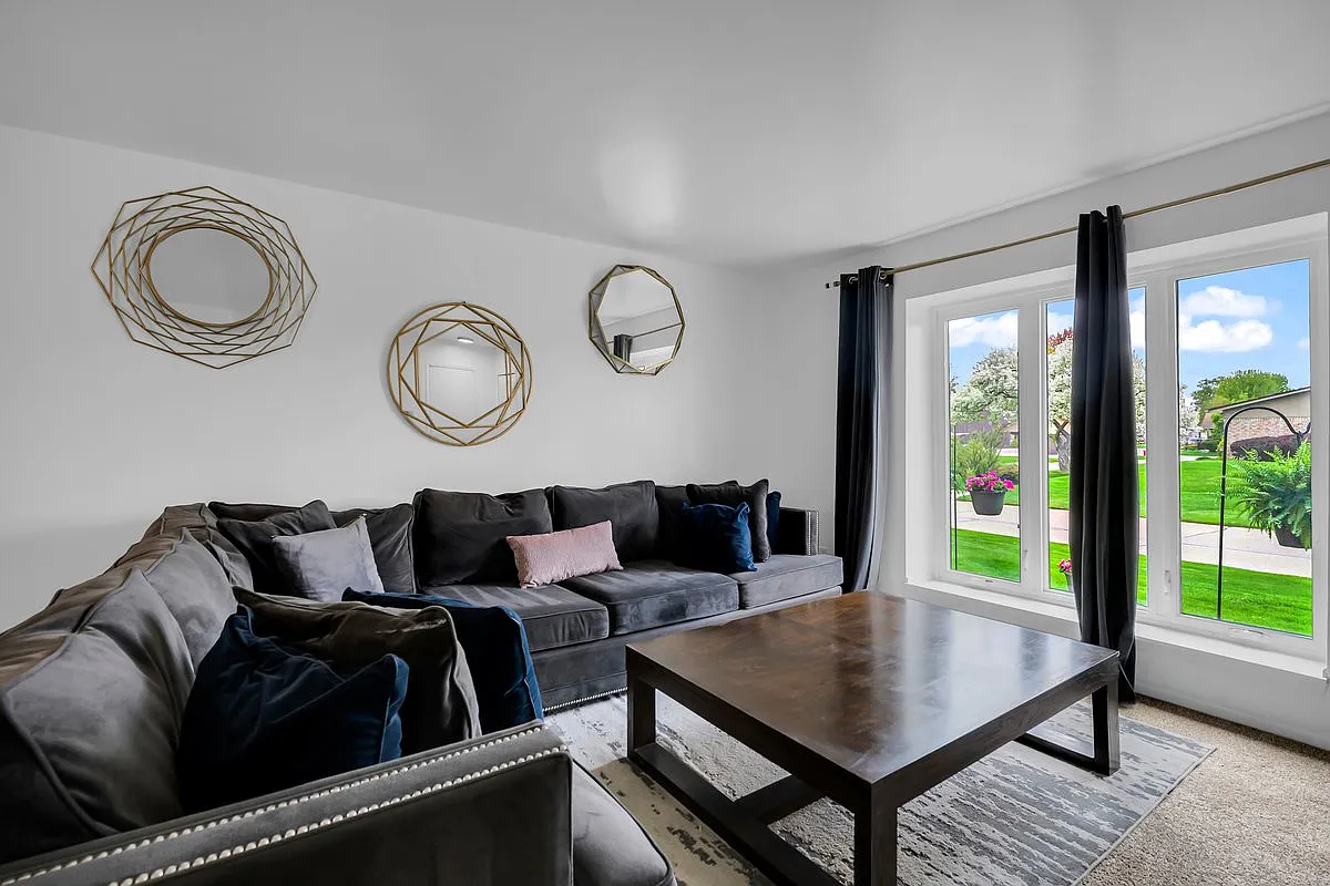 2 bed, 1.5 bath, 1200 sqft, $1,700 — Photo 4