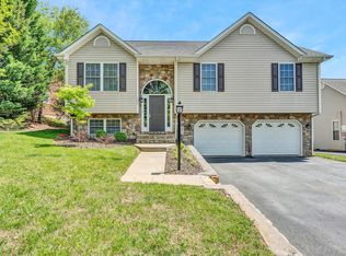 1607 Mountain View Rd, Vinton, VA 24179