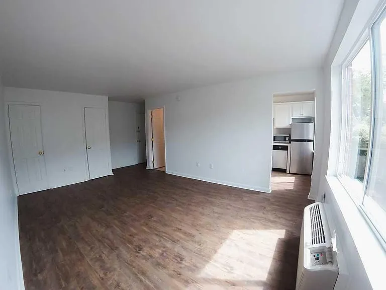 Louise Ave Apartments — Photo 6