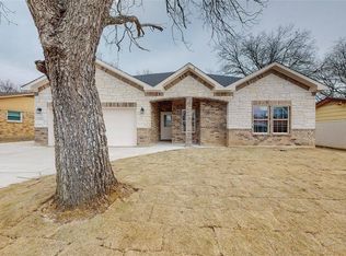 6801 Wagonet Rd, Forest Hill, TX 76140