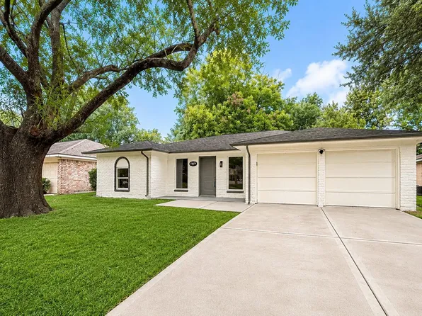 13619 Elm Ct, Sugar Land, TX 77498