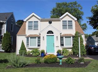 113 Beaumont St Fairfield CT 06824 Zillow