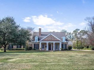 142 W Caldwood Dr, Beaumont, TX 77707