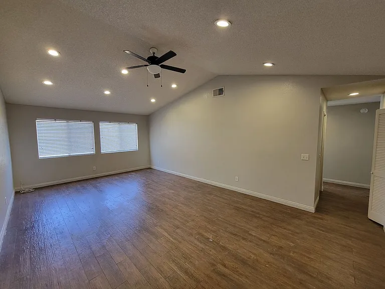 861 W Legion Rd — Photo 3