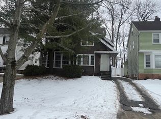 3844 Woodridge Rd, Cleveland Heights, OH 44121
