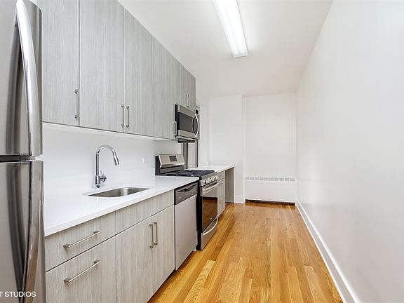3rd image of 2175 Cedar Ave