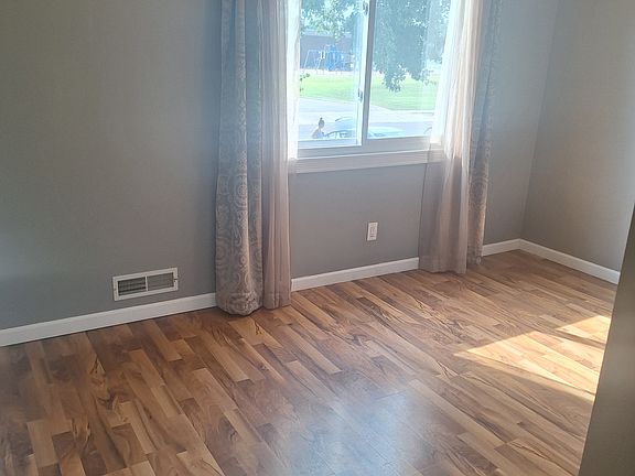 5th image of 8899 Ironwood Ave S