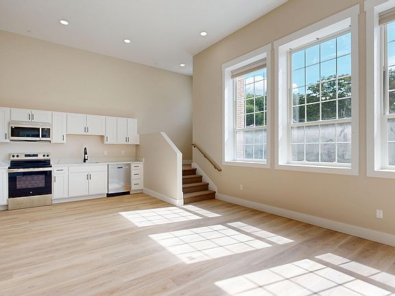 4th image of 80 Lake St #201